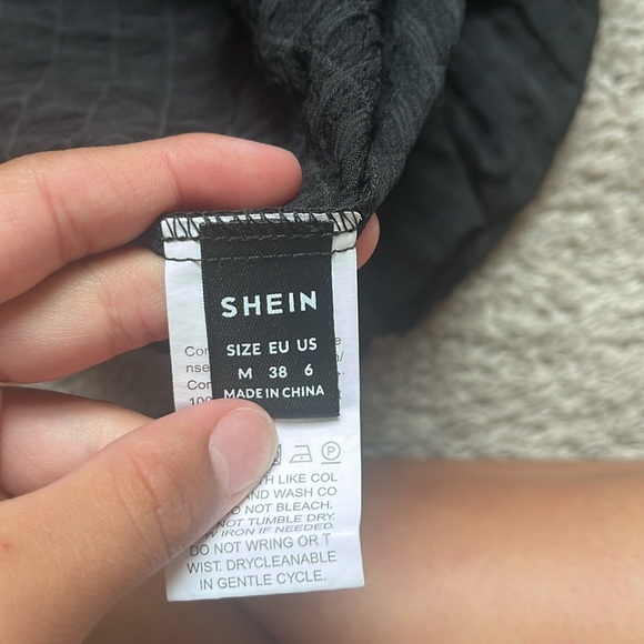 Black cover up - Picture 3 of 3